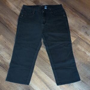 Women's Black Capris Jeans